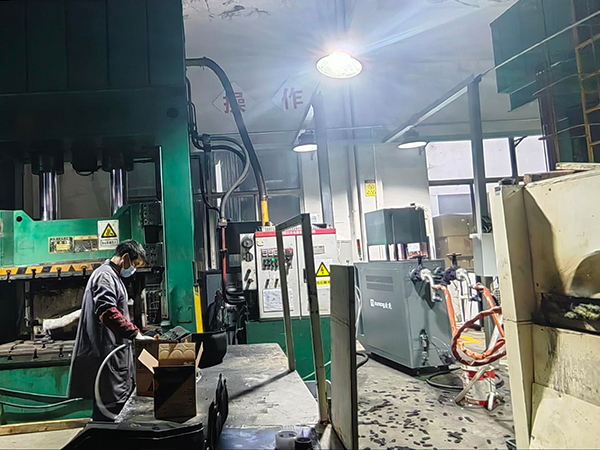 汽車部件生產線熱壓機電加熱模溫機