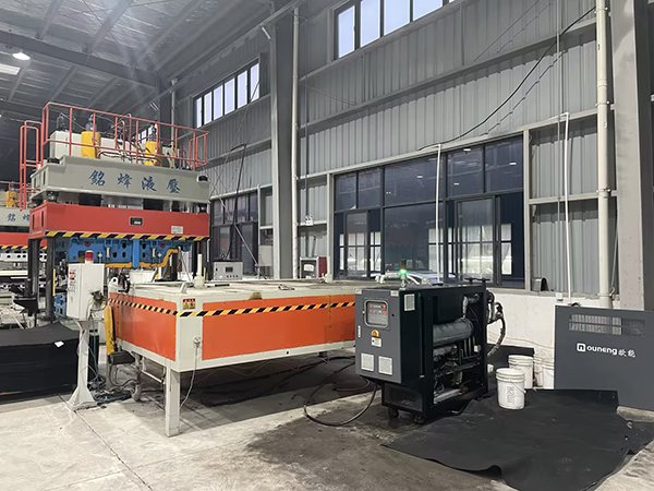 汽車內飾軟裝頂棚烘箱加熱模溫機