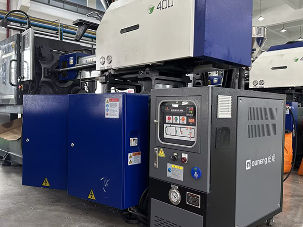 紐扣箱包扣生產注塑機模具油溫機
